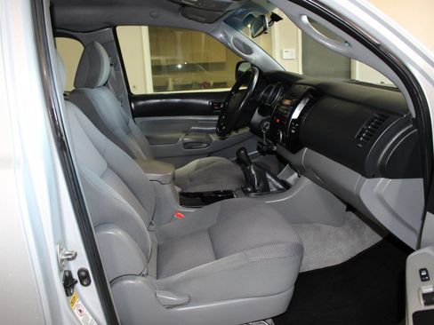 Used 2010 Toyota Tacoma PreRunner RWD image 19