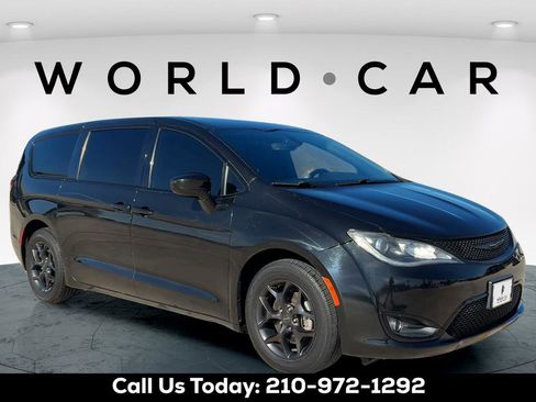 Used 2020 Chrysler Pacifica Touring w/ S Appearance Package FWD image 8