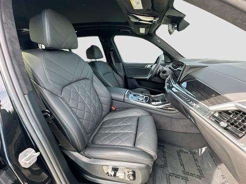 Certified 2025 BMW X7 xDrive40i w/ M Sport Package AWD/4WD image 30