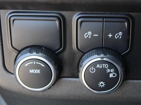 Used 2021 Chevrolet Suburban High Country RWD image 28