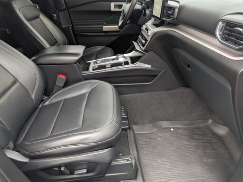 Used 2023 Ford Explorer XLT w/ Equipment Group 202A AWD/4WD image 30