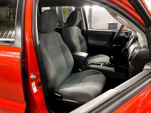 Used 2018 Toyota Tacoma SR5 image 8