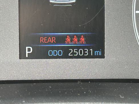 Certified 2025 Toyota Corolla Cross L FWD image 5