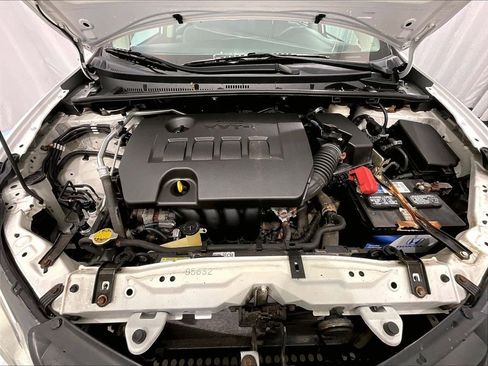 Used 2014 Toyota Corolla LE FWD image 28