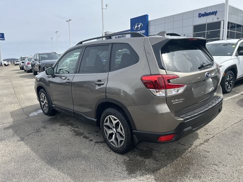 Used 2019 Subaru Forester Premium w/ All-Weather Package image 9