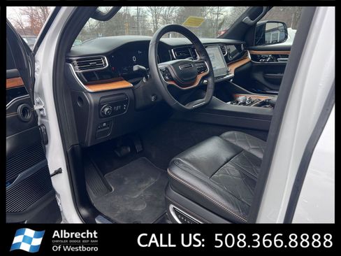 Used 2024 Jeep Grand Wagoneer L Series III AWD/4WD image 9