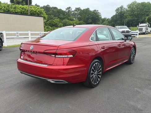 Used 2022 Volkswagen Passat 2.0T FWD image 5