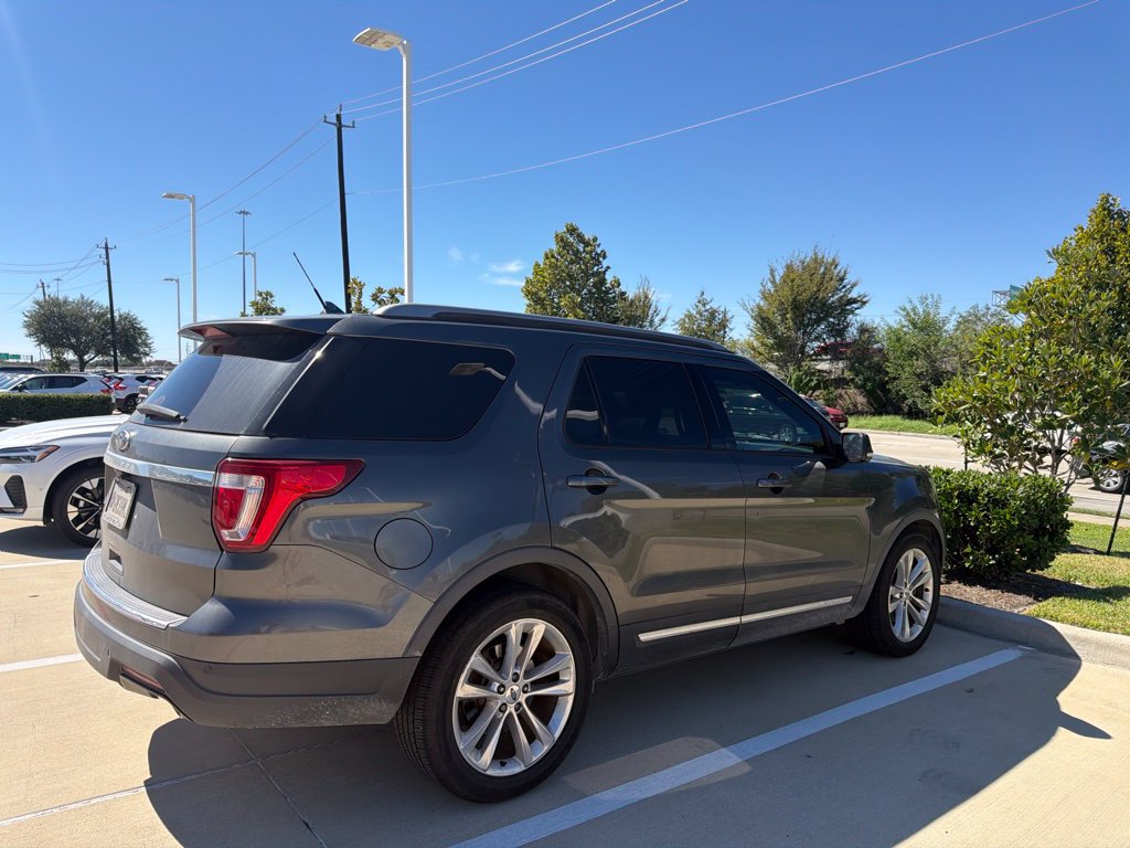 Used 2018 Ford Explorer XLT w/ Equipment Group 202A FWD image 18
