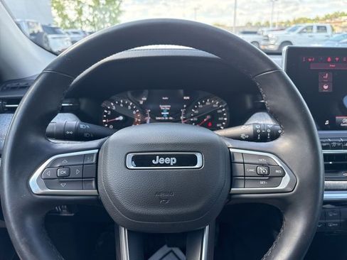Used 2022 Jeep Compass Latitude image 25