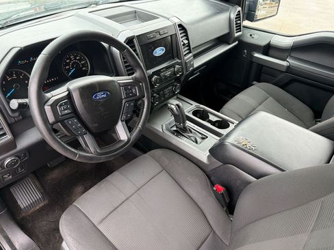Used 2017 Ford F150 XLT w/ Equipment Group 302A Luxury RWD image 4