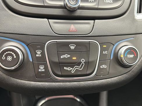 Used 2018 Chevrolet Malibu LT FWD image 20