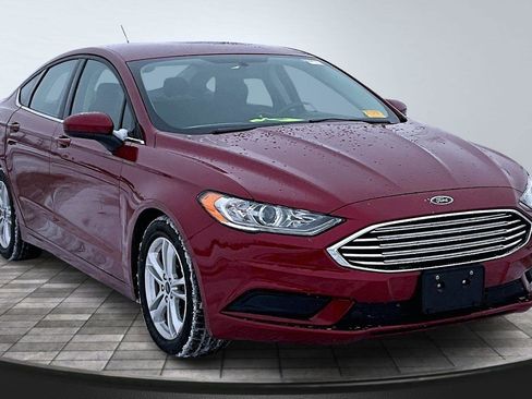 Used 2018 Ford Fusion SE image 1