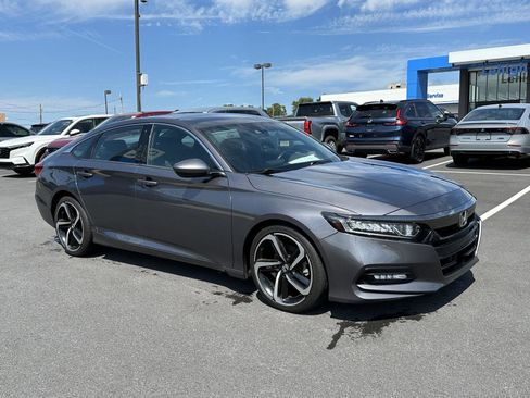 Used 2018 Honda Accord Sport image 2