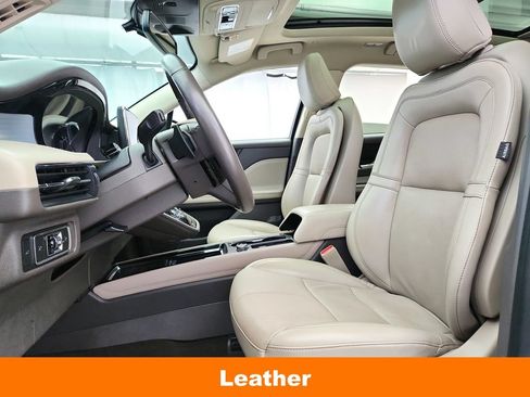 Used 2022 Lincoln Corsair AWD w/ Premium Package image 11