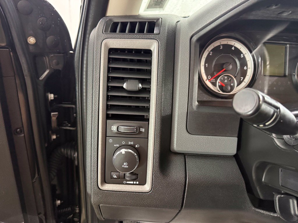 Used 2016 RAM 1500 Express AWD/4WD image 15