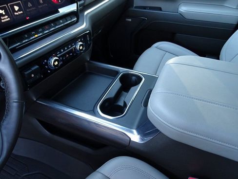 Used 2024 GMC Sierra 2500 SLT w/ SLT Convenience Package image 19