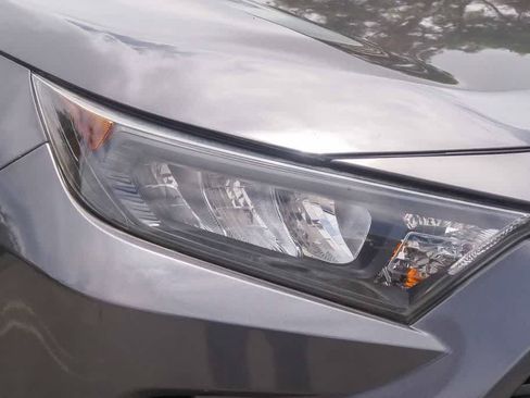 Used 2019 Toyota RAV4 LE FWD image 4