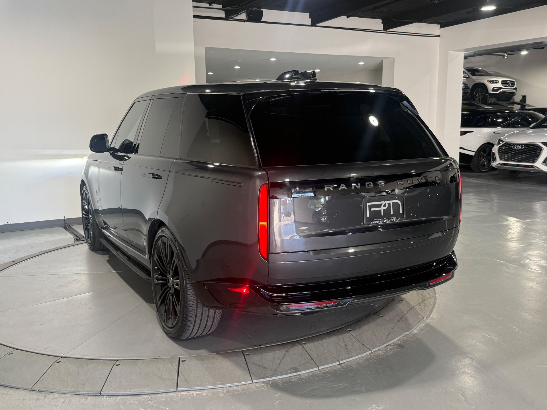 Used 2024 Land Rover Range Rover SE AWD/4WD image 15