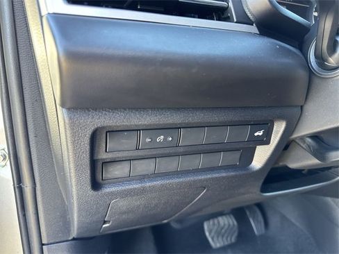 Used 2024 Mitsubishi Outlander SE Black Edition image 11