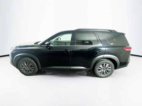 Used 2025 Nissan Pathfinder SV image 4