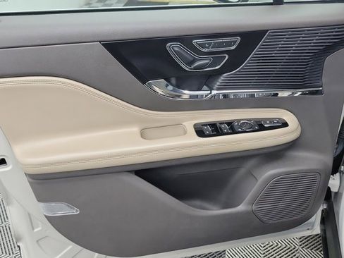 Used 2021 Lincoln Corsair Standard image 18