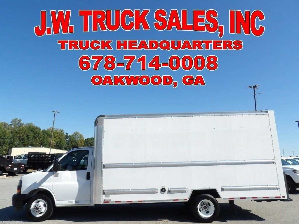 Used 2021 GMC Savana 3500 Extended w/ Power Convenience Package RWD image 2