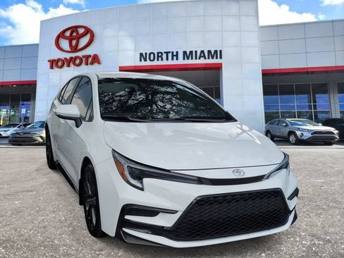Used 2025 Toyota Corolla SE w/ Convenience Package FWD image 1