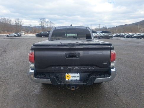 Used 2021 Toyota Tacoma TRD Off-Road image 8