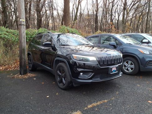 Used 2019 Jeep Cherokee Latitude Plus image 1