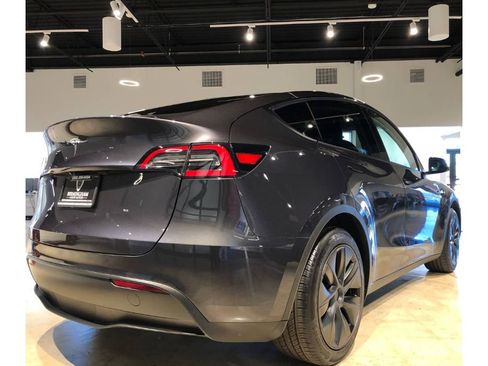 Used 2024 Tesla Model Y Long Range image 12