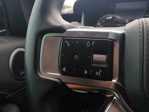 Used 2023 Land Rover Discovery Metropolitan Edition AWD/4WD image 16