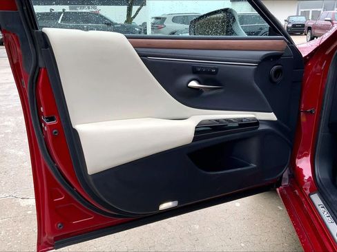 Used 2024 Lexus ES 350 w/ Premium Package image 20