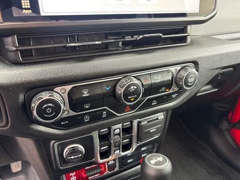 Used 2024 Jeep Wrangler Willys image 21