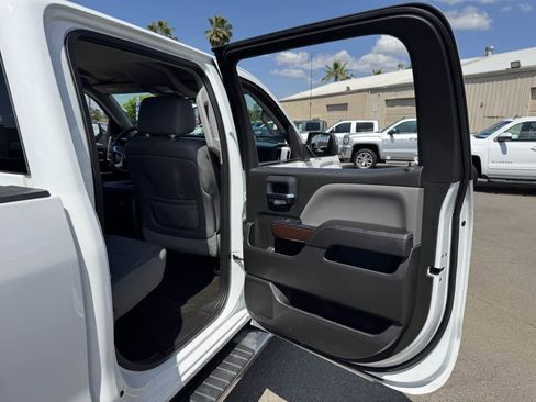 Used 2015 GMC Sierra 1500 SLT w/ SLT Crew Cab Value Package AWD/4WD image 18