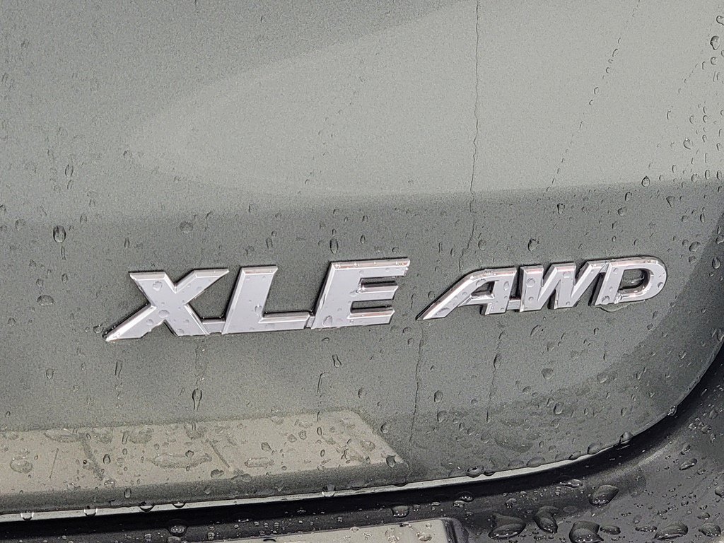 Used 2018 Toyota Highlander XLE AWD/4WD image 10