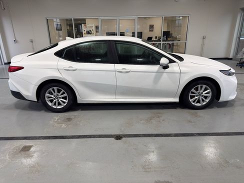 Used 2025 Toyota Camry LE image 7