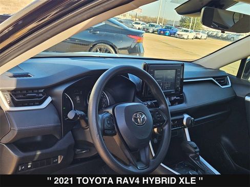 Used 2021 Toyota RAV4 XLE image 13