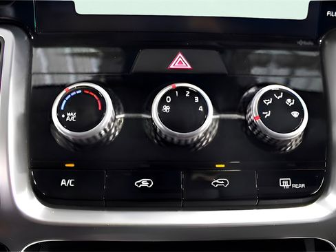 Certified 2022 Kia Sorento LX image 24