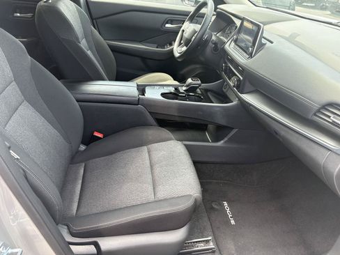 Used 2025 Nissan Rogue SV FWD image 18