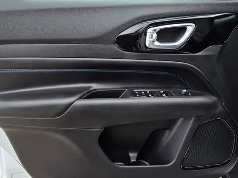 New 2026 Jeep Compass Latitude image 16