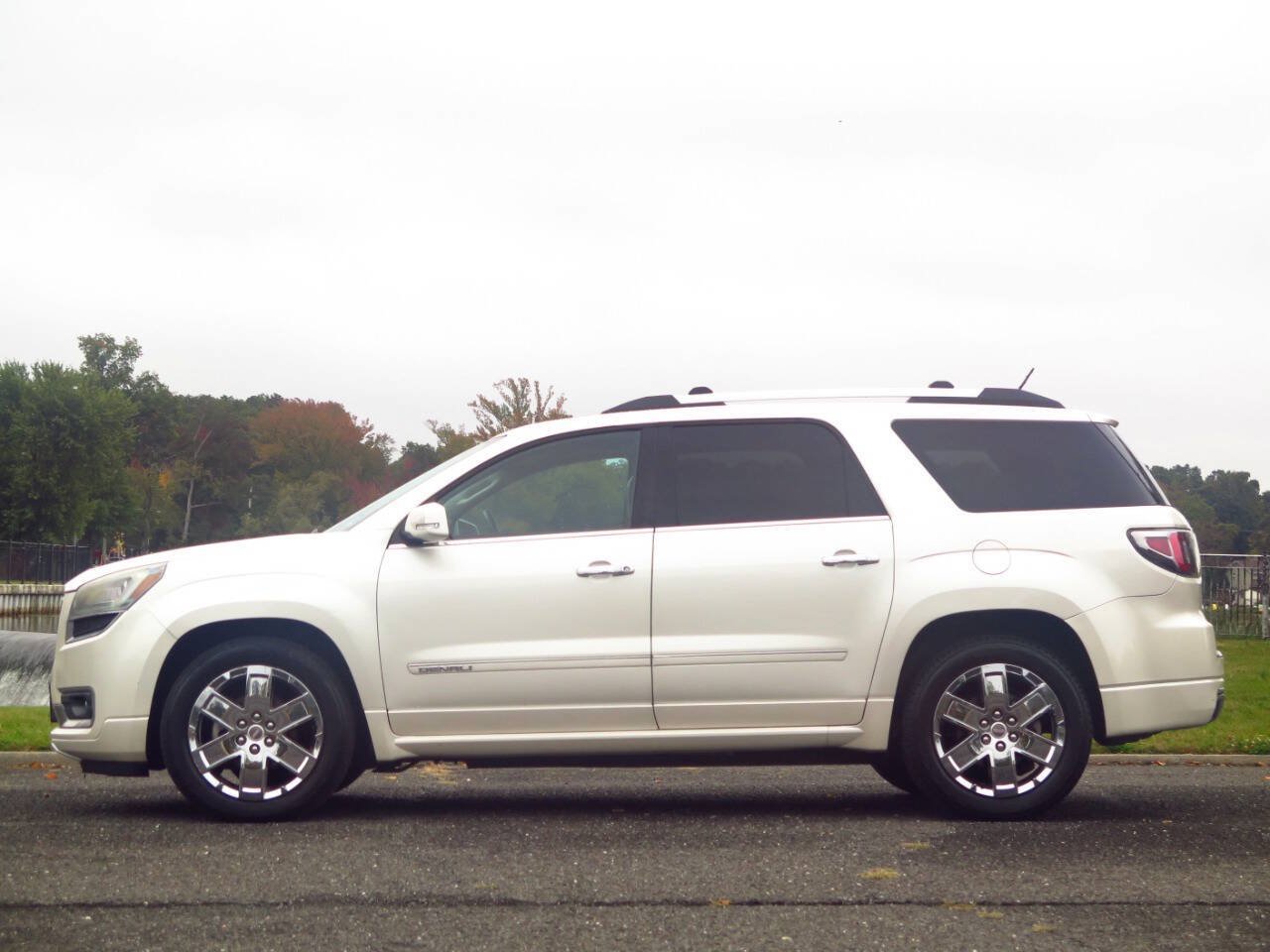 Used 2015 GMC Acadia Denali AWD/4WD image 2