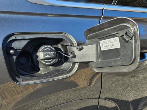 Used 2019 Audi Q8 Premium Plus w/ Premium Plus image 25