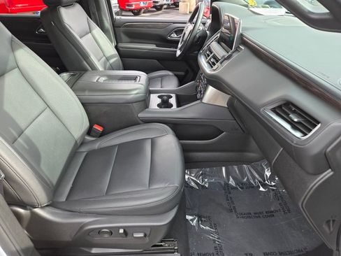 Used 2024 Chevrolet Suburban LT image 15