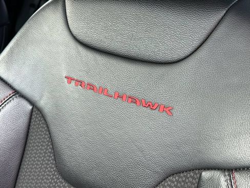 Used 2025 Jeep Compass Trailhawk AWD/4WD image 31