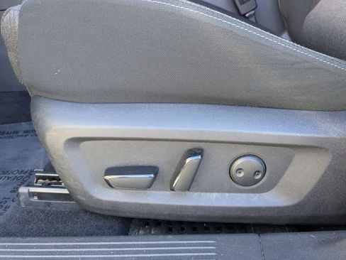 Used 2024 Nissan Rogue SV image 30