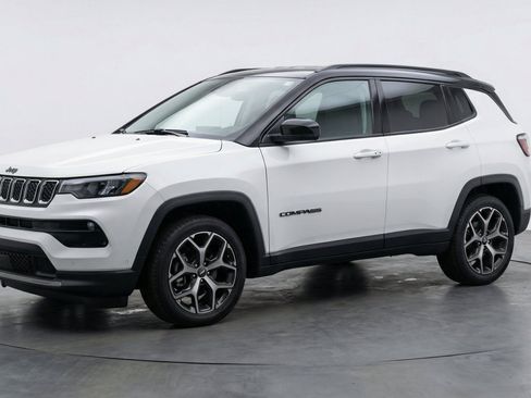 Used 2025 Jeep Compass Limited AWD/4WD image 3