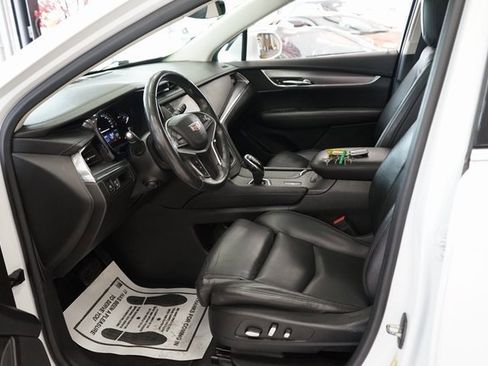 Used 2017 Cadillac XT5 Luxury w/ Driver Awareness Package image 25