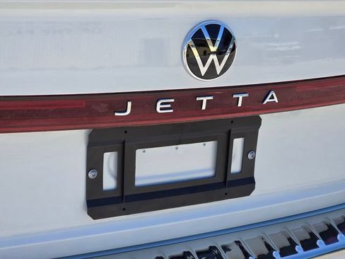 New 2026 Volkswagen Jetta SE FWD image 9