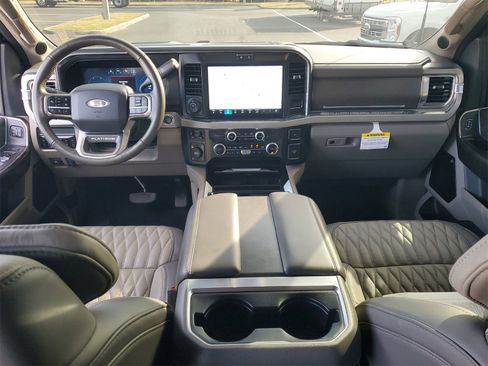 Certified 2025 Ford F250 Platinum w/ Platinum Plus Package image 13