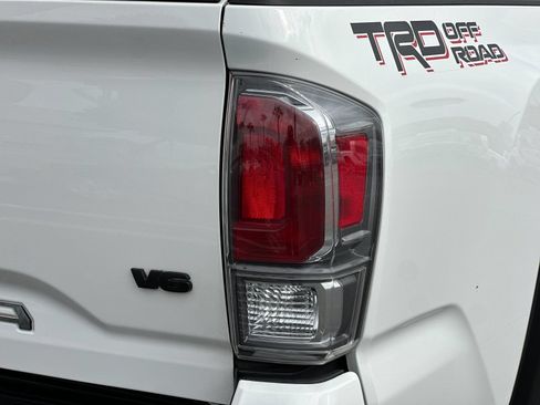 Used 2022 Toyota Tacoma TRD Off-Road w/ Technology Package RWD image 23